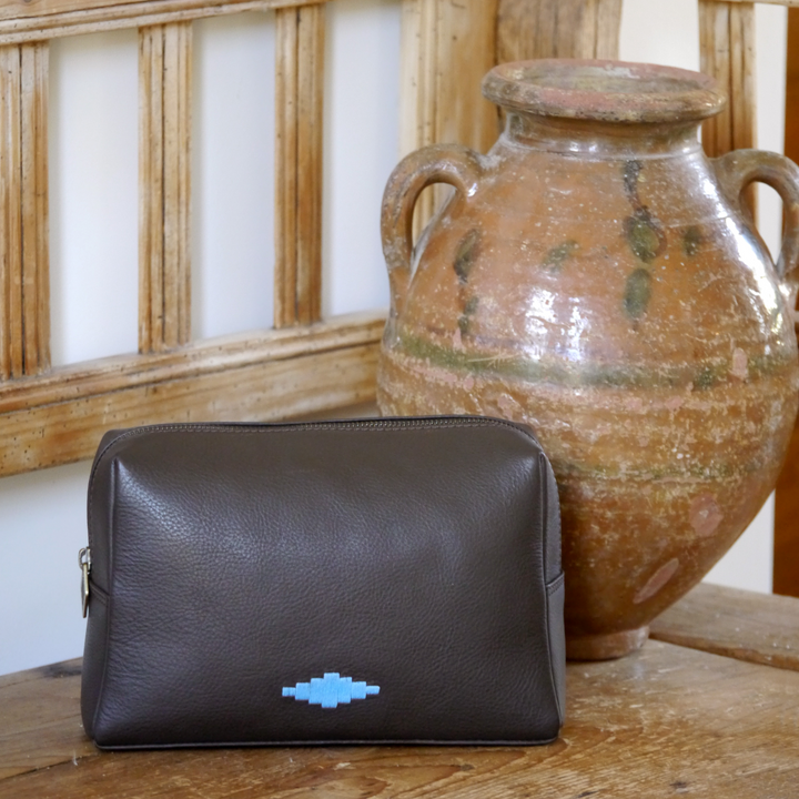 'Afeite' Washbag - Brown Leather - pampeano UK